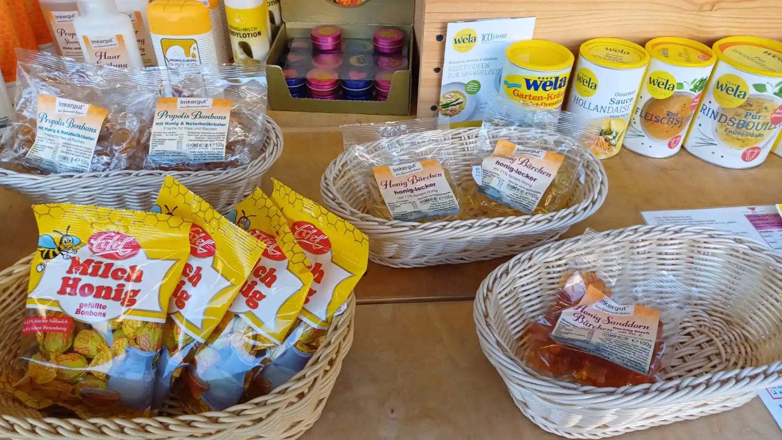 Produktauswahl der Imkere-Bauch Bonbons und Honigbärchen